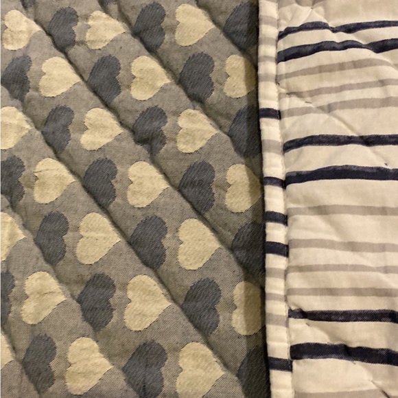 Pottery Barn Kids toddler quilt + 3 sheets - Picture 4 of 6